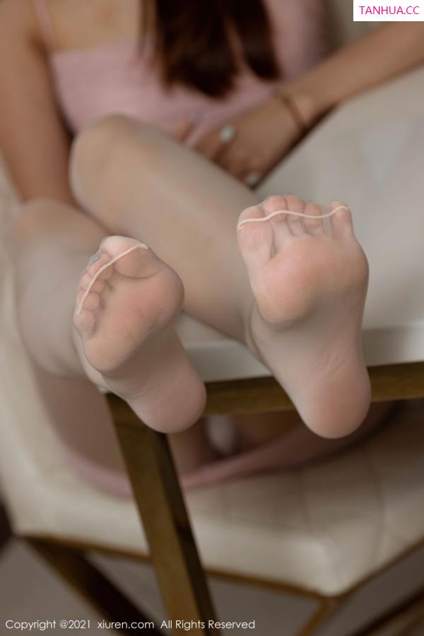 可乐Vicky  清纯美女可樂Vicky 粉色吊裙晶莹剔透第42张图片